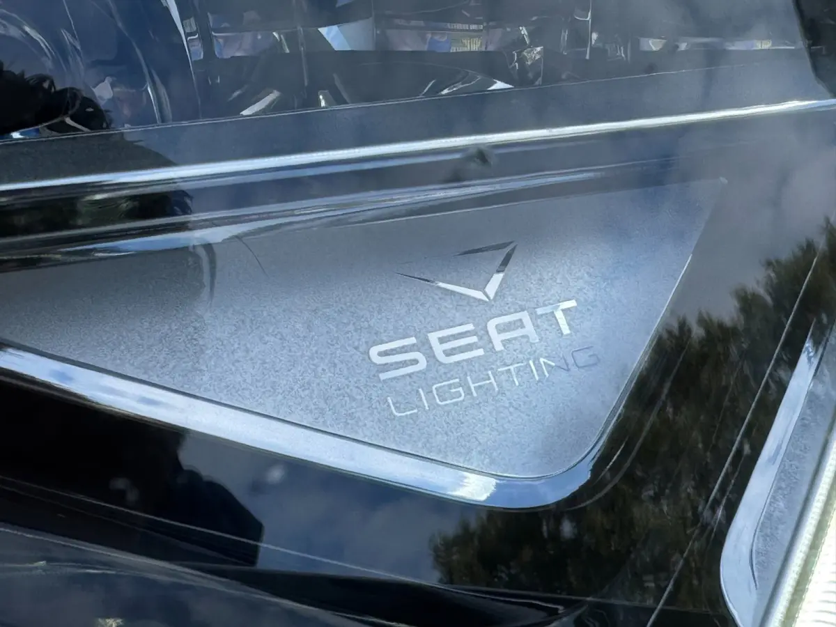 1.4 EcoTSI FR Business Intense / TREKHAAK / 360-CAMERA / ALCANTARA / BEATS / CARPLAY / KEYLESS / VIRTUAL / SFEER !