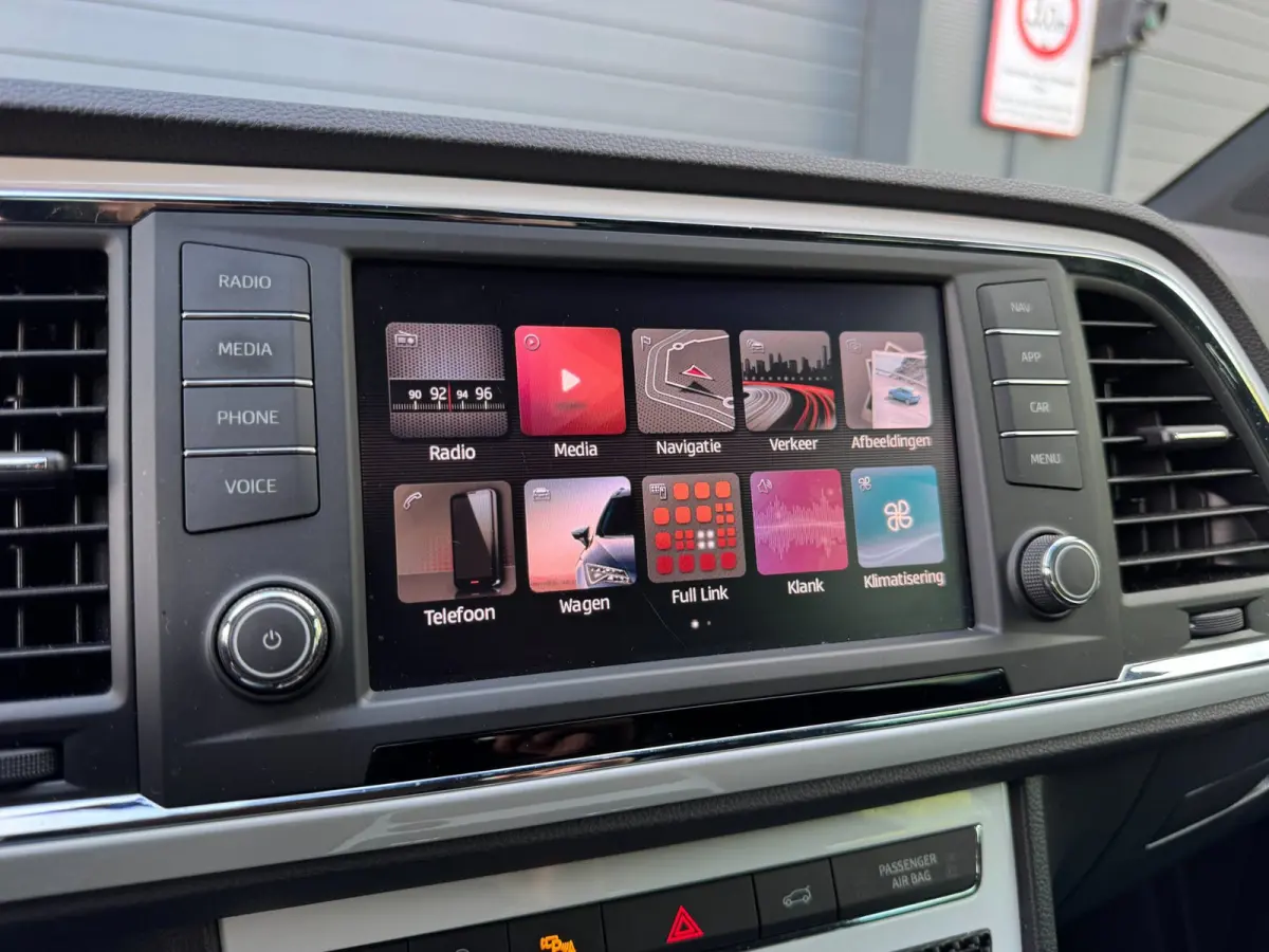 1.4 EcoTSI FR Business Intense / TREKHAAK / 360-CAMERA / ALCANTARA / BEATS / CARPLAY / KEYLESS / VIRTUAL / SFEER !