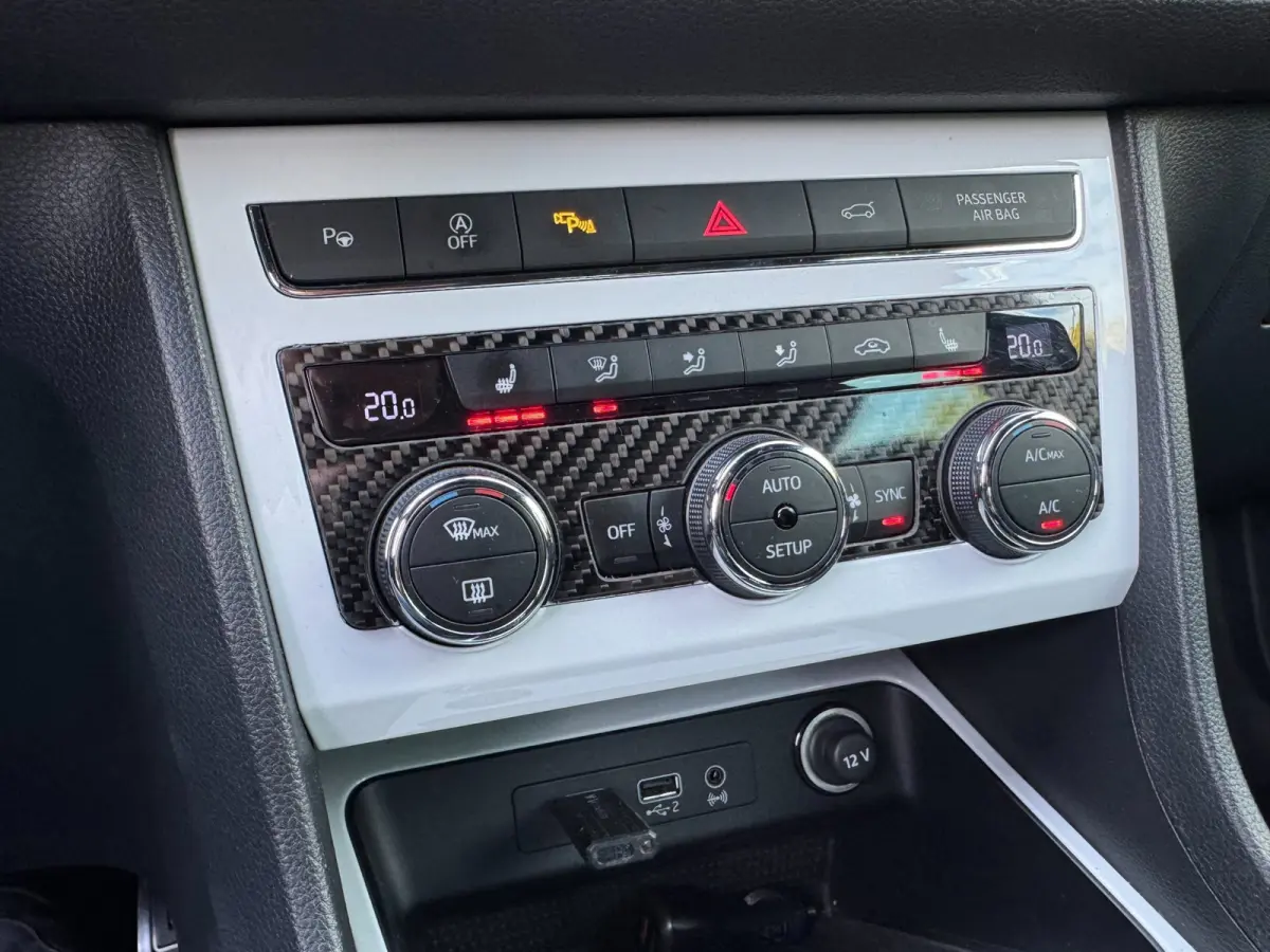 1.4 EcoTSI FR Business Intense / TREKHAAK / 360-CAMERA / ALCANTARA / BEATS / CARPLAY / KEYLESS / VIRTUAL / SFEER !