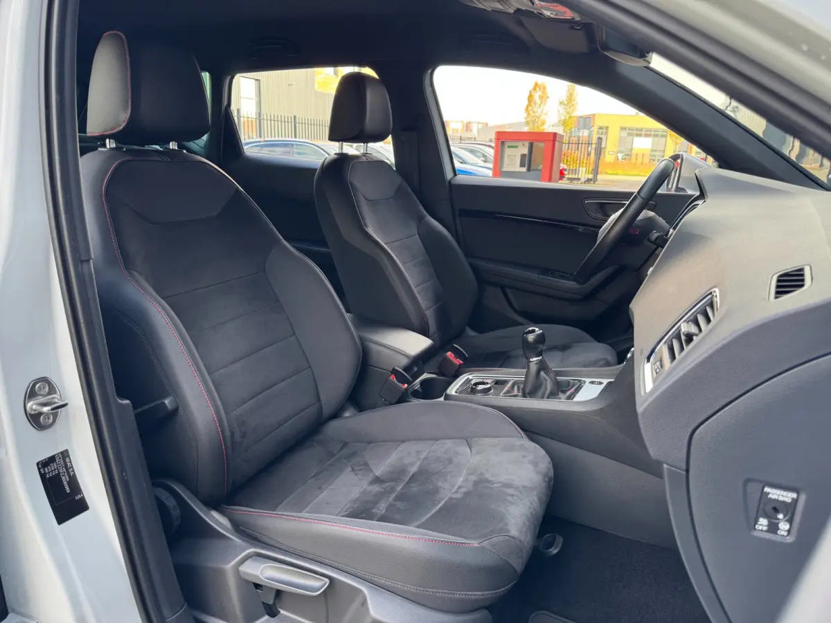 1.4 EcoTSI FR Business Intense / TREKHAAK / 360-CAMERA / ALCANTARA / BEATS / CARPLAY / KEYLESS / VIRTUAL / SFEER !