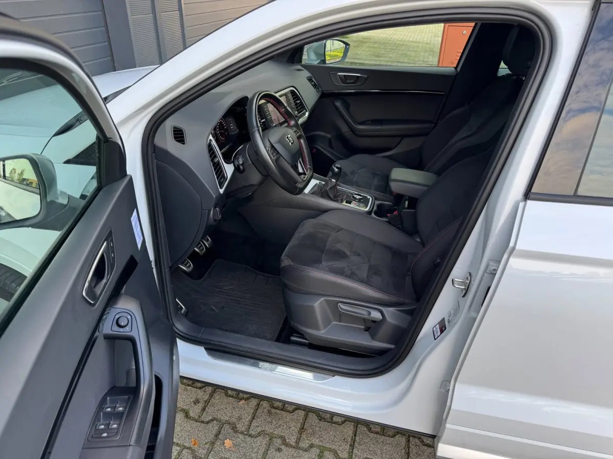 1.4 EcoTSI FR Business Intense / TREKHAAK / 360-CAMERA / ALCANTARA / BEATS / CARPLAY / KEYLESS / VIRTUAL / SFEER !