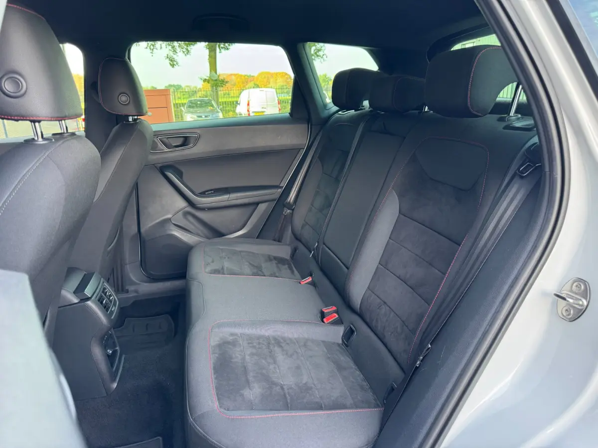1.4 EcoTSI FR Business Intense / TREKHAAK / 360-CAMERA / ALCANTARA / BEATS / CARPLAY / KEYLESS / VIRTUAL / SFEER !