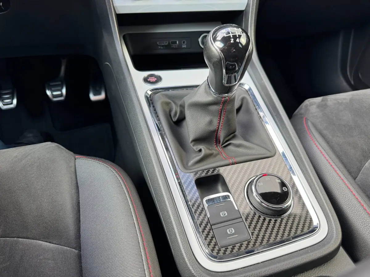 1.4 EcoTSI FR Business Intense / TREKHAAK / 360-CAMERA / ALCANTARA / BEATS / CARPLAY / KEYLESS / VIRTUAL / SFEER !
