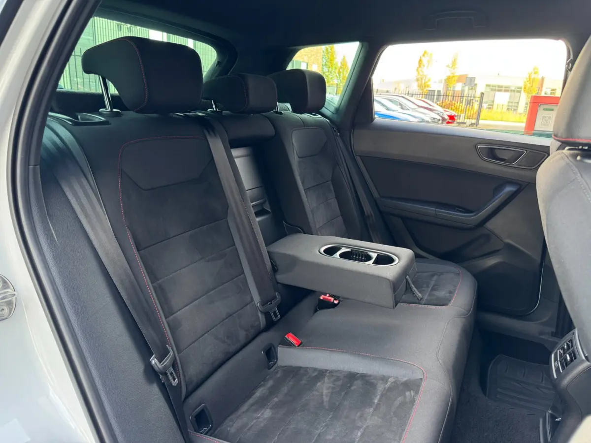 1.4 EcoTSI FR Business Intense / TREKHAAK / 360-CAMERA / ALCANTARA / BEATS / CARPLAY / KEYLESS / VIRTUAL / SFEER !