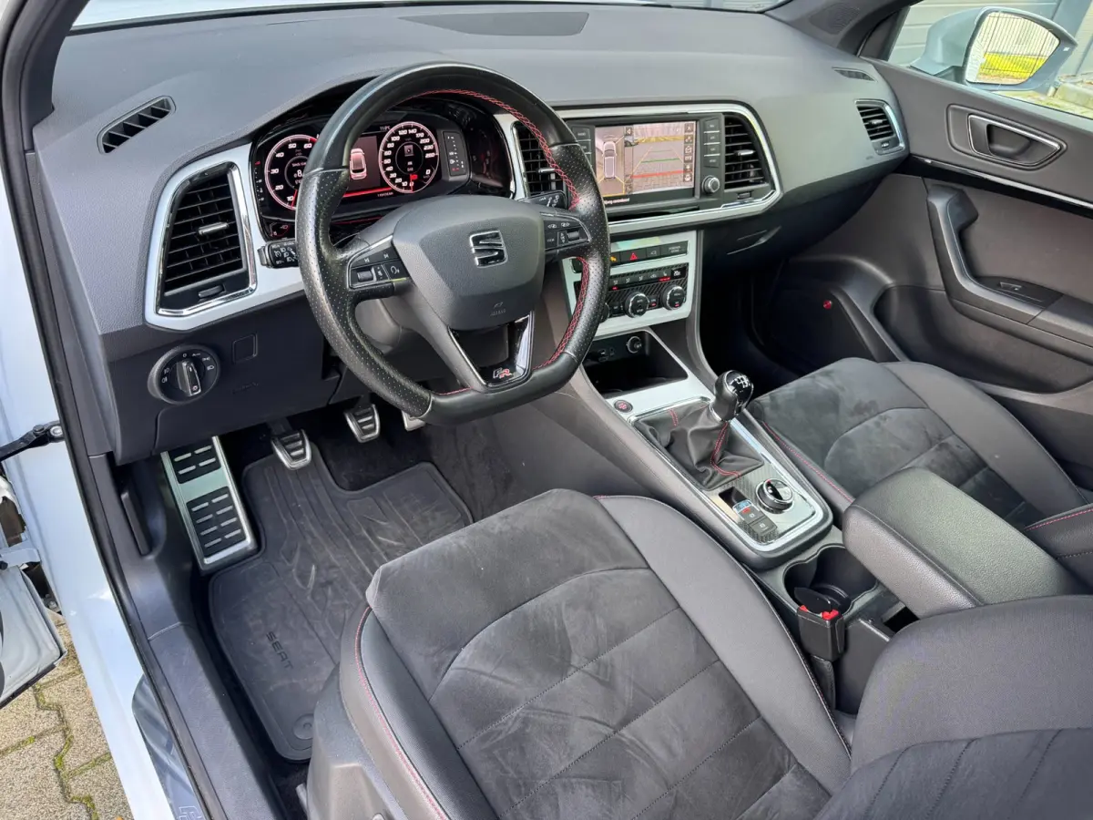 1.4 EcoTSI FR Business Intense / TREKHAAK / 360-CAMERA / ALCANTARA / BEATS / CARPLAY / KEYLESS / VIRTUAL / SFEER !