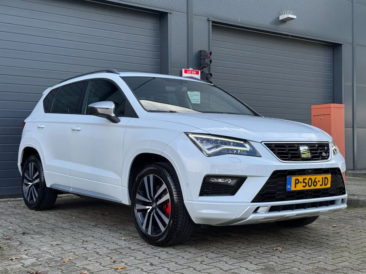 1.4 EcoTSI FR Business Intense / TREKHAAK / 360-CAMERA / ALCANTARA / BEATS / CARPLAY / KEYLESS / VIRTUAL / SFEER !