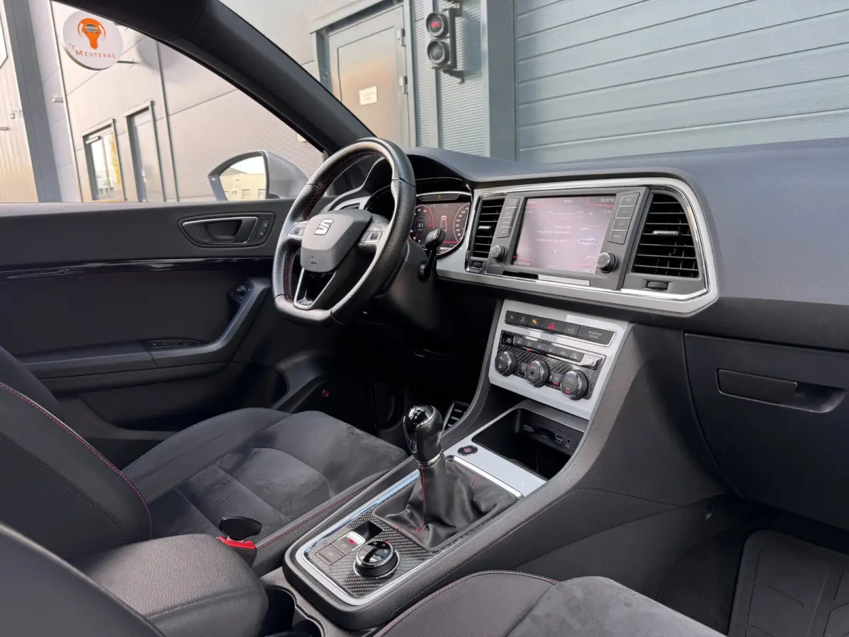 1.4 EcoTSI FR Business Intense / TREKHAAK / 360-CAMERA / ALCANTARA / BEATS / CARPLAY / KEYLESS / VIRTUAL / SFEER !