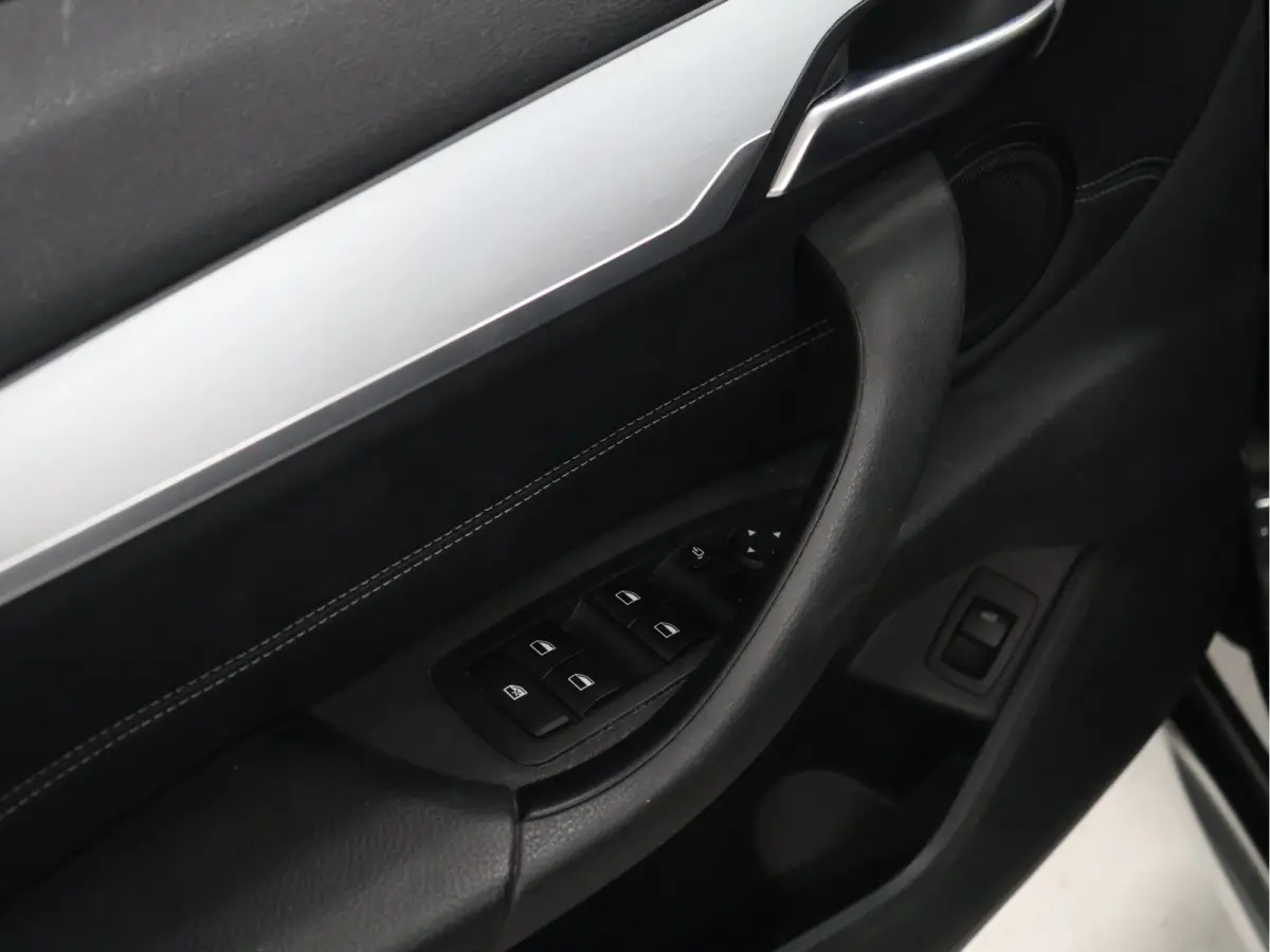 sDrive20i Orange Edition II M Sport [STOELVERWARMING, CRUISE CONTROL, PDC V+A, ELEKTRISCHE STOELEN, HEAD UP DISPLAY, CLIMATE CONTROL, LEDER M STUUR, LEDER STOELEN, ELEKTRISCHE ACHTERKLEP, BL