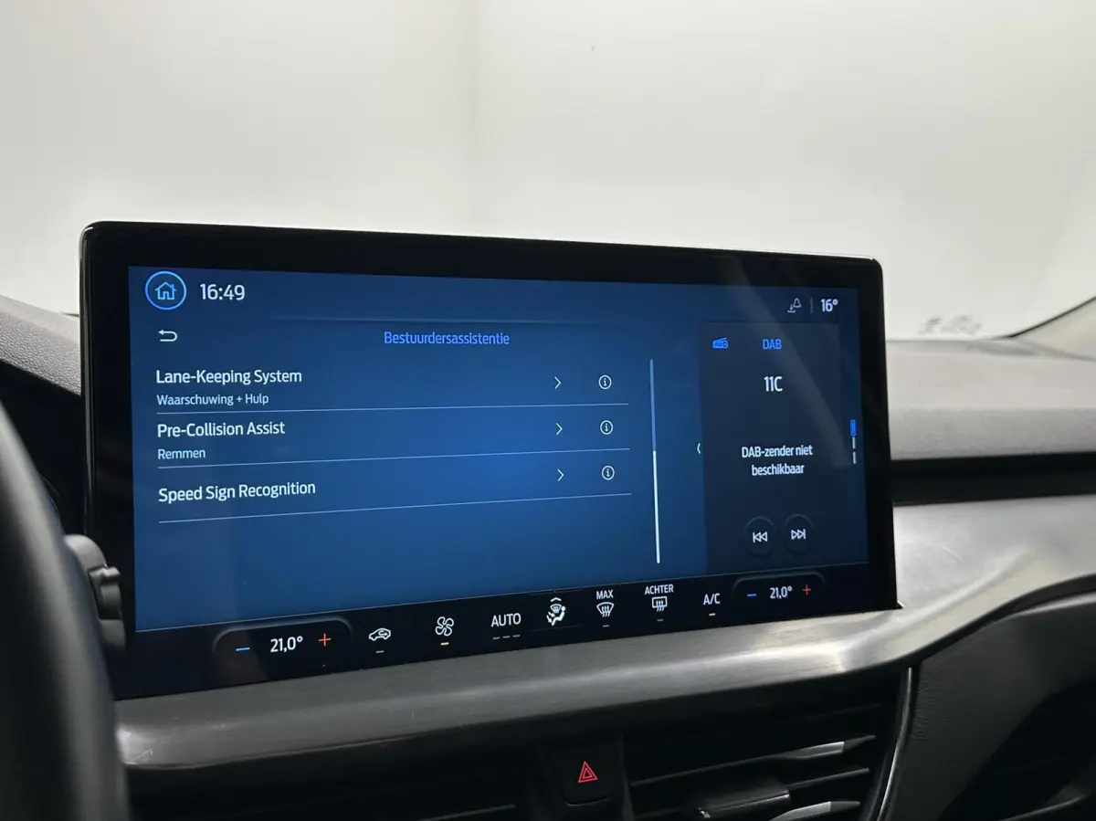 1.0 EcoBoost Hybrid Titanium|Carplay|Climate/Cruise Control|NAP|