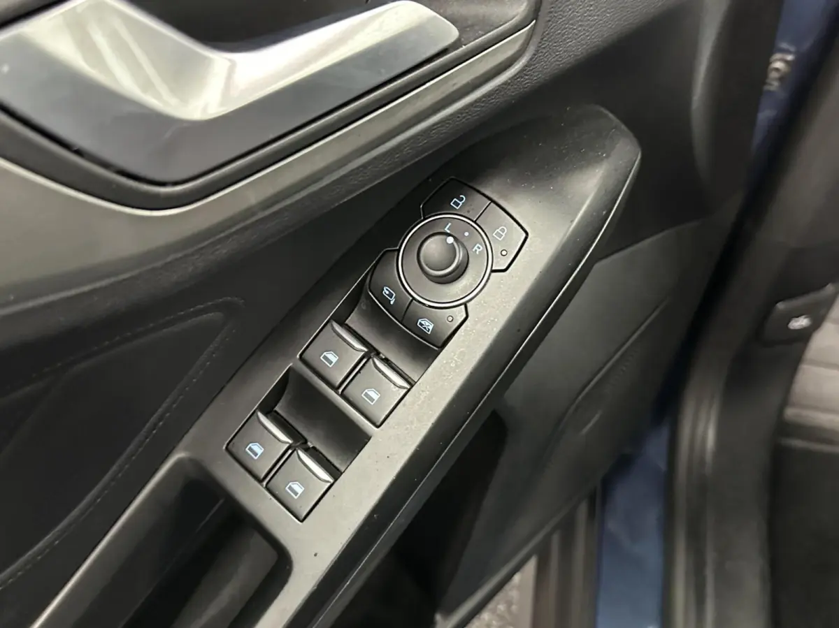 1.0 EcoBoost Hybrid Titanium|Carplay|Climate/Cruise Control|NAP|