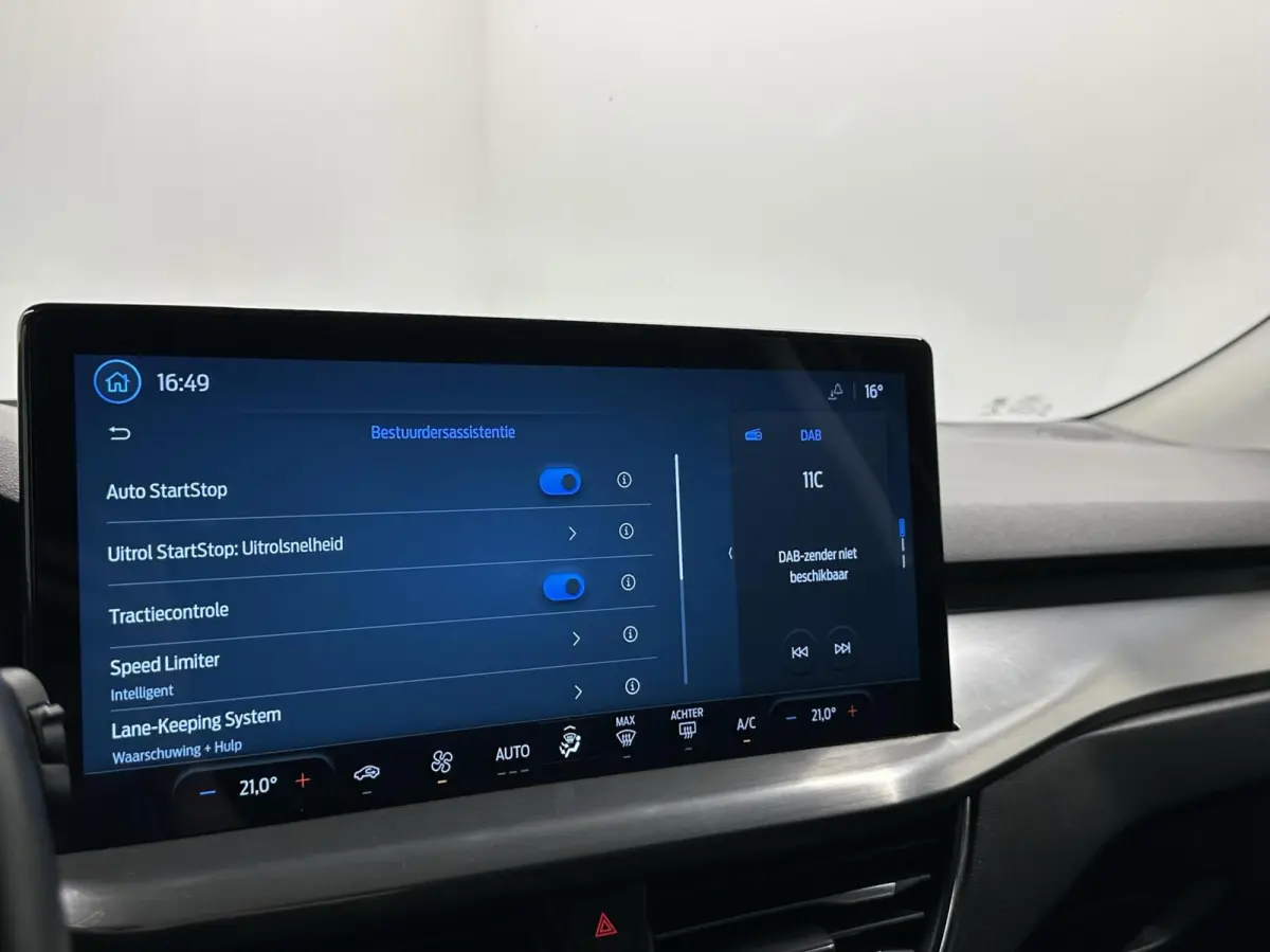 1.0 EcoBoost Hybrid Titanium|Carplay|Climate/Cruise Control|NAP|