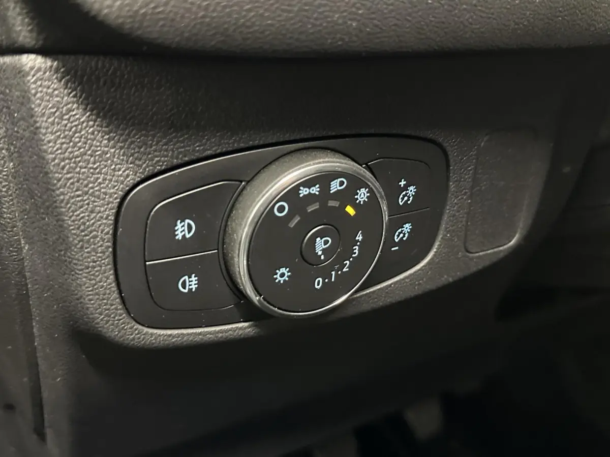 1.0 EcoBoost Hybrid Titanium|Carplay|Climate/Cruise Control|NAP|