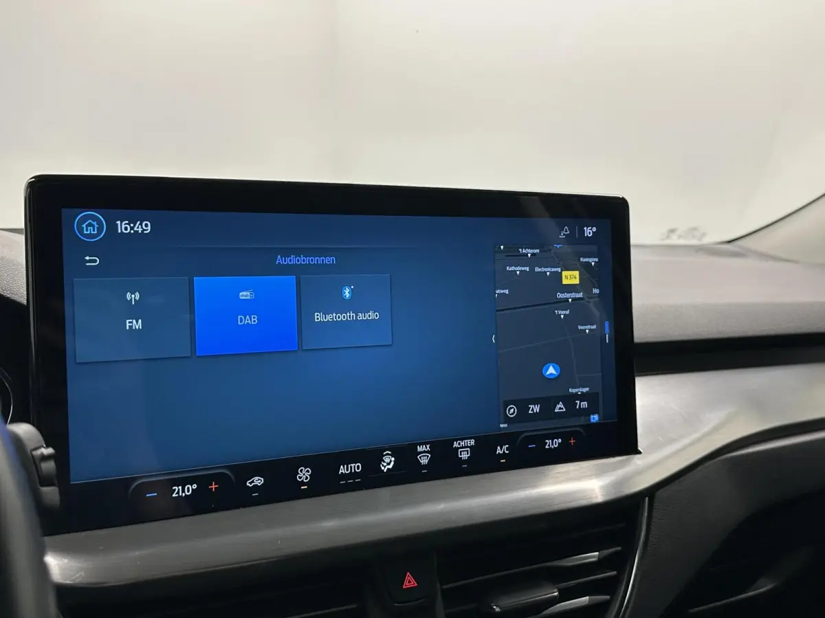 1.0 EcoBoost Hybrid Titanium|Carplay|Climate/Cruise Control|NAP|