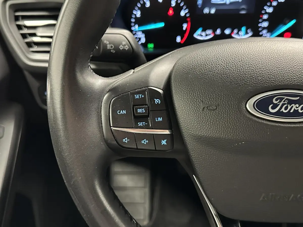 1.0 EcoBoost Hybrid Titanium|Carplay|Climate/Cruise Control|NAP|