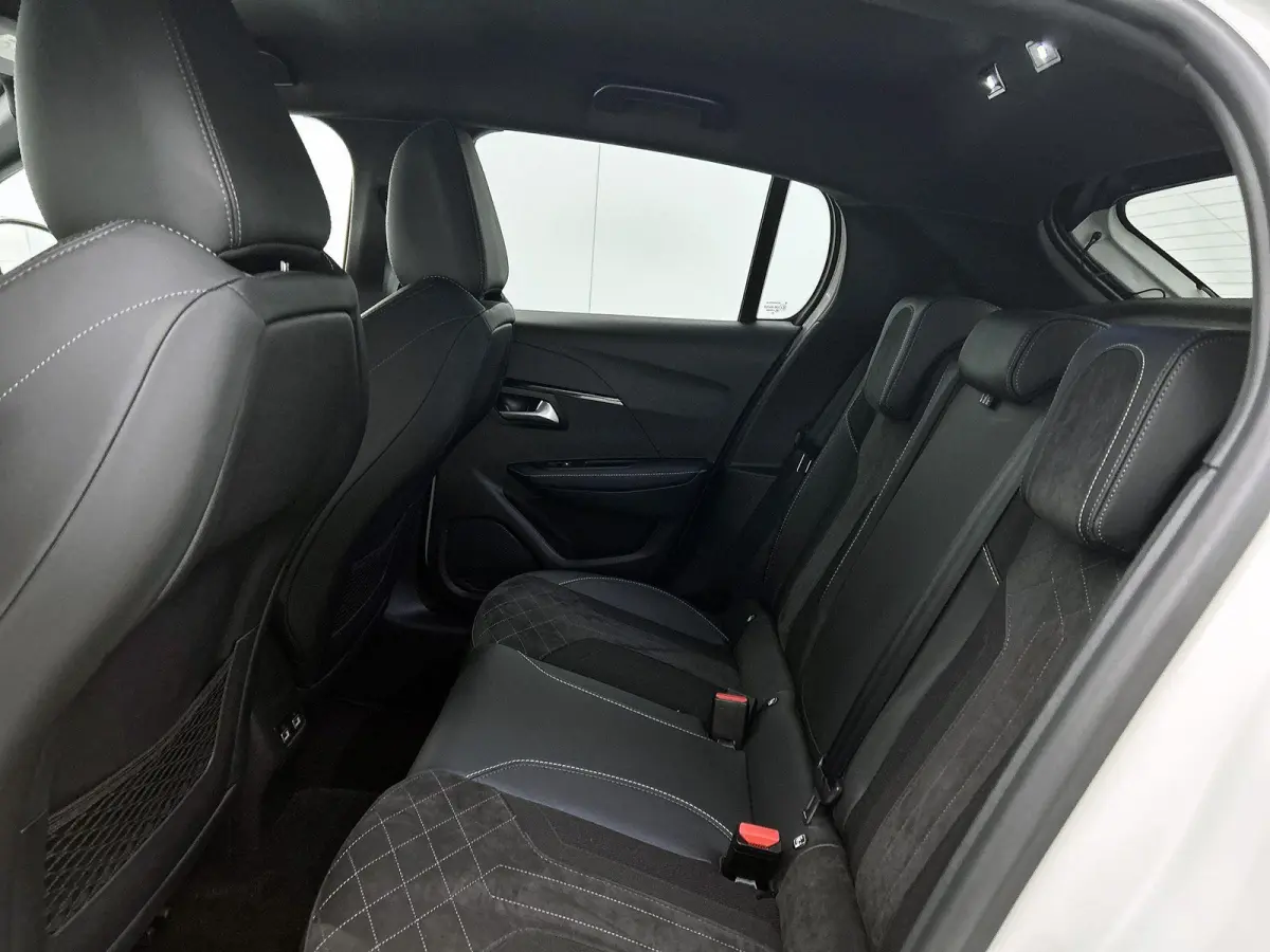 136pk EV GT Pack 50 kWh Automaat | 1ste Eigenaar | Accu 96% | Navigatie | Climate Control | Stoelverwarming | Adaptieve Cruise Control | 17" LMV | Keyless Entry/Start | Dodehoekdetectie | LE
