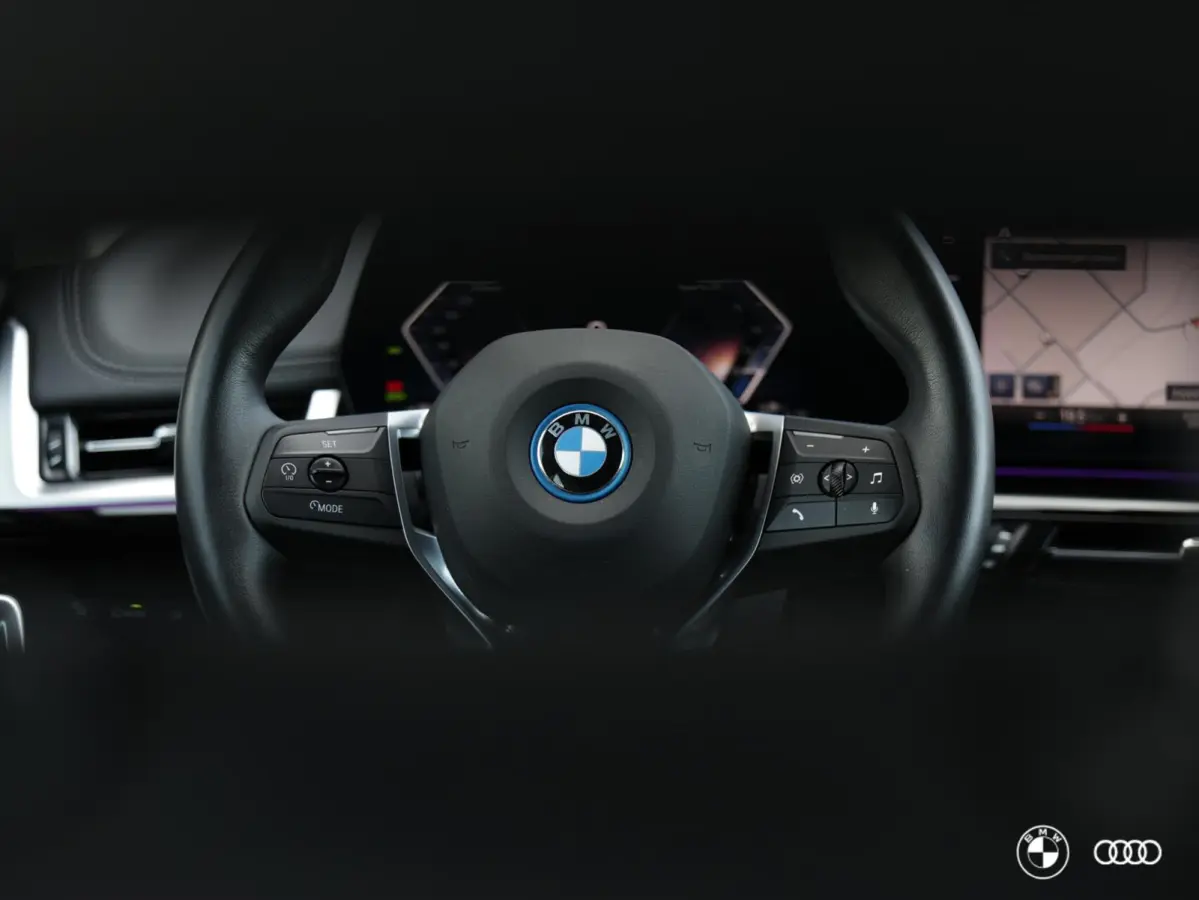 xDrive25e X-Line / EL STOELEN MET GEHEUGEN / KEYLESS ENTRY & START / DRAADLOOS LADEN / 19"