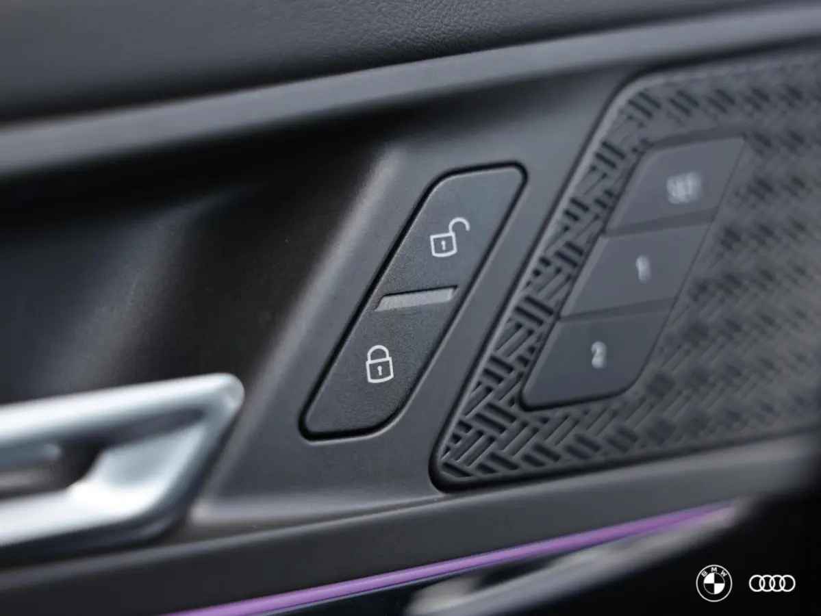 xDrive25e X-Line / EL STOELEN MET GEHEUGEN / KEYLESS ENTRY & START / DRAADLOOS LADEN / 19"