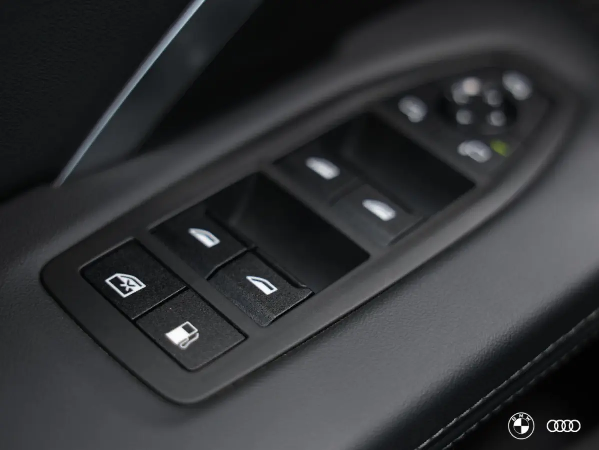 xDrive25e X-Line / EL STOELEN MET GEHEUGEN / KEYLESS ENTRY & START / DRAADLOOS LADEN / 19"