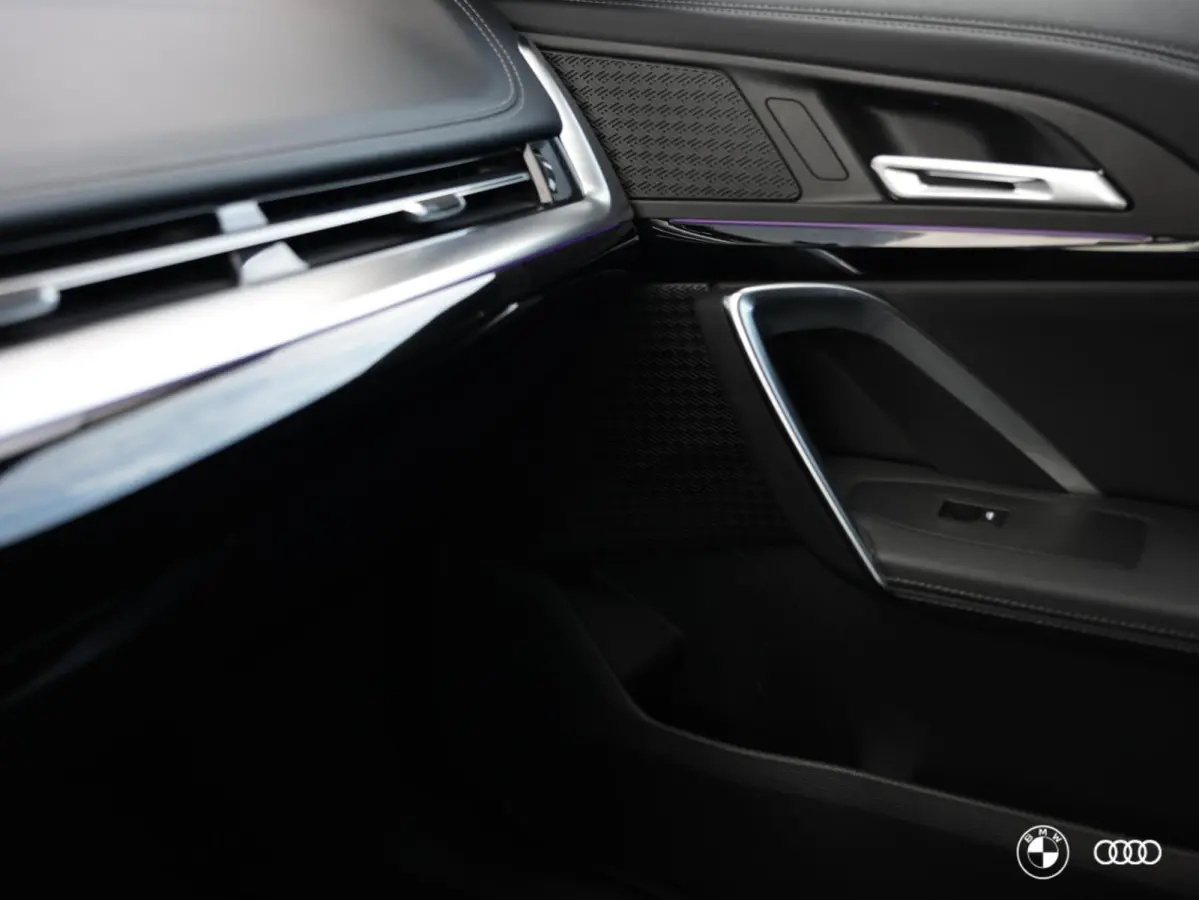 xDrive25e X-Line / EL STOELEN MET GEHEUGEN / KEYLESS ENTRY & START / DRAADLOOS LADEN / 19"