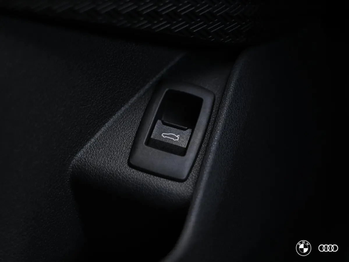 xDrive25e X-Line / EL STOELEN MET GEHEUGEN / KEYLESS ENTRY & START / DRAADLOOS LADEN / 19"