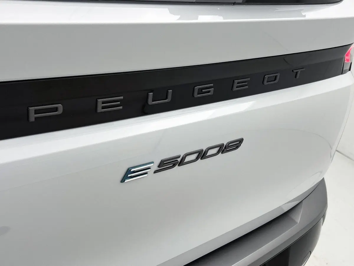 210pk GT Exclusive 73 kWh 7p Automaat | Tot 8 Jaar Garantie | Trekhaak | Schuif-/Kanteldak | Leder | 360 Camera | Elektrische Achterklep | Elektrische Bestuurdersstoel | Navigatie | Climate 