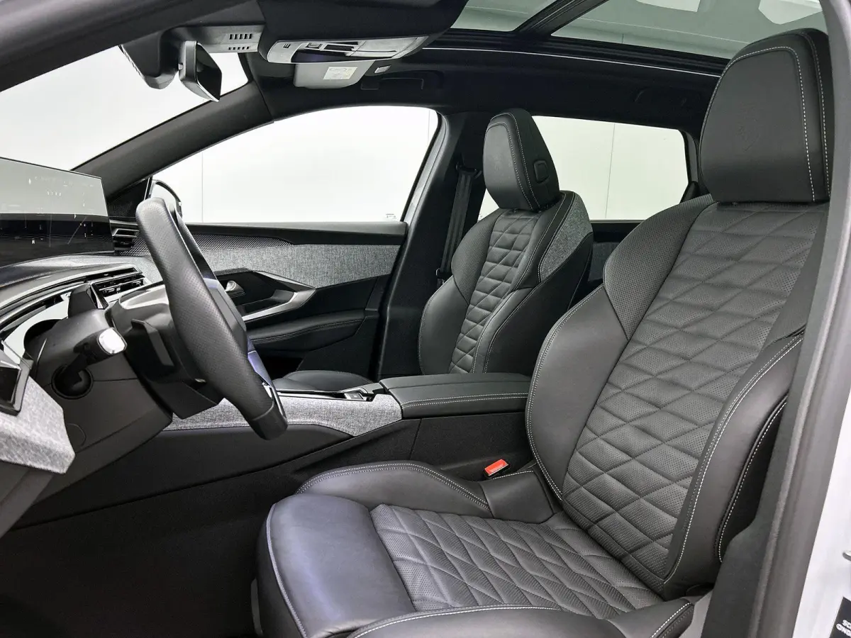 210pk GT Exclusive 73 kWh 7p Automaat | Tot 8 Jaar Garantie | Trekhaak | Schuif-/Kanteldak | Leder | 360 Camera | Elektrische Achterklep | Elektrische Bestuurdersstoel | Navigatie | Climate 