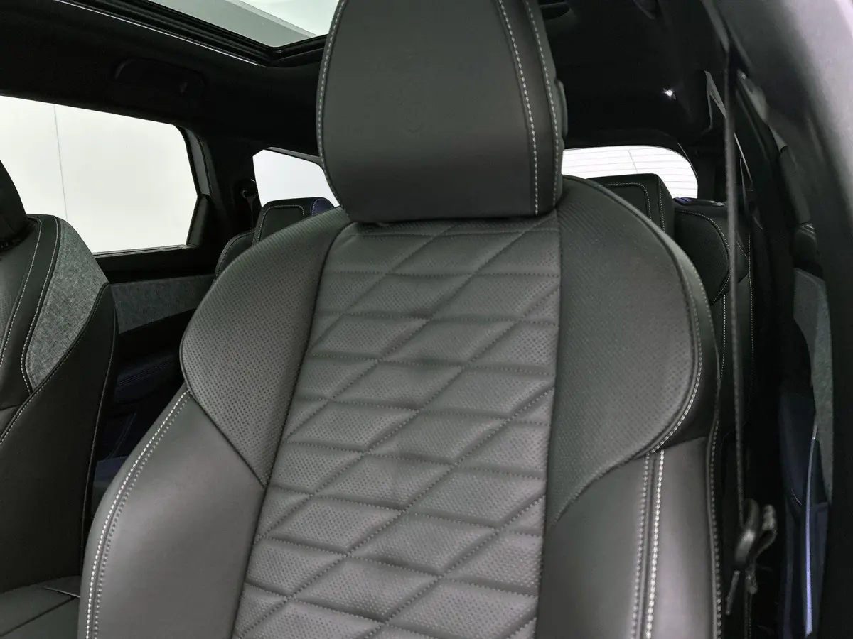 210pk GT Exclusive 73 kWh 7p Automaat | Tot 8 Jaar Garantie | Trekhaak | Schuif-/Kanteldak | Leder | 360 Camera | Elektrische Achterklep | Elektrische Bestuurdersstoel | Navigatie | Climate 