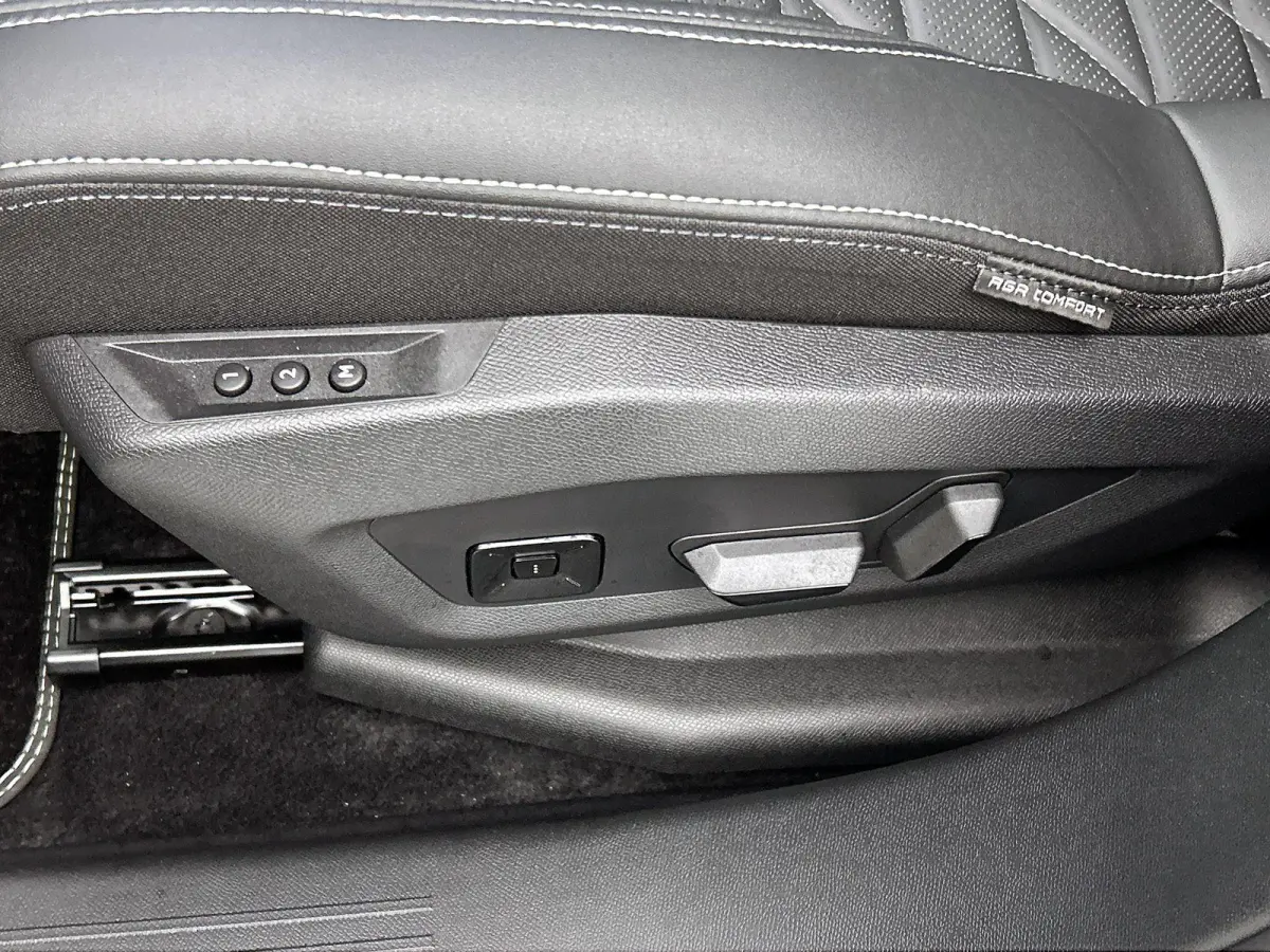210pk GT Exclusive 73 kWh 7p Automaat | Tot 8 Jaar Garantie | Trekhaak | Schuif-/Kanteldak | Leder | 360 Camera | Elektrische Achterklep | Elektrische Bestuurdersstoel | Navigatie | Climate 