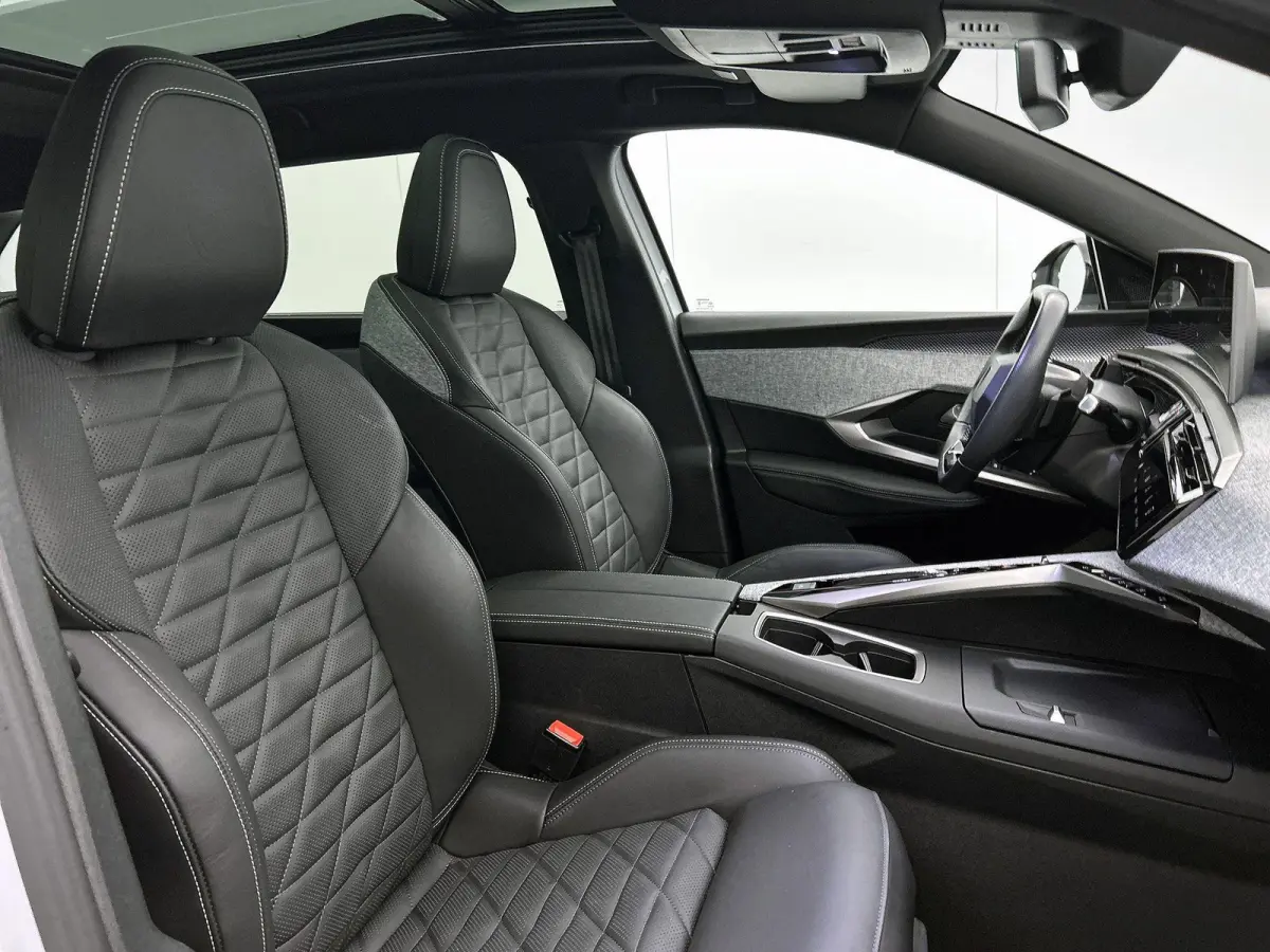 210pk GT Exclusive 73 kWh 7p Automaat | Tot 8 Jaar Garantie | Trekhaak | Schuif-/Kanteldak | Leder | 360 Camera | Elektrische Achterklep | Elektrische Bestuurdersstoel | Navigatie | Climate 