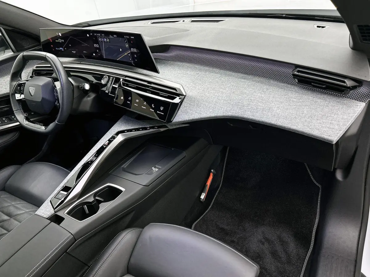 210pk GT Exclusive 73 kWh 7p Automaat | Tot 8 Jaar Garantie | Trekhaak | Schuif-/Kanteldak | Leder | 360 Camera | Elektrische Achterklep | Elektrische Bestuurdersstoel | Navigatie | Climate 