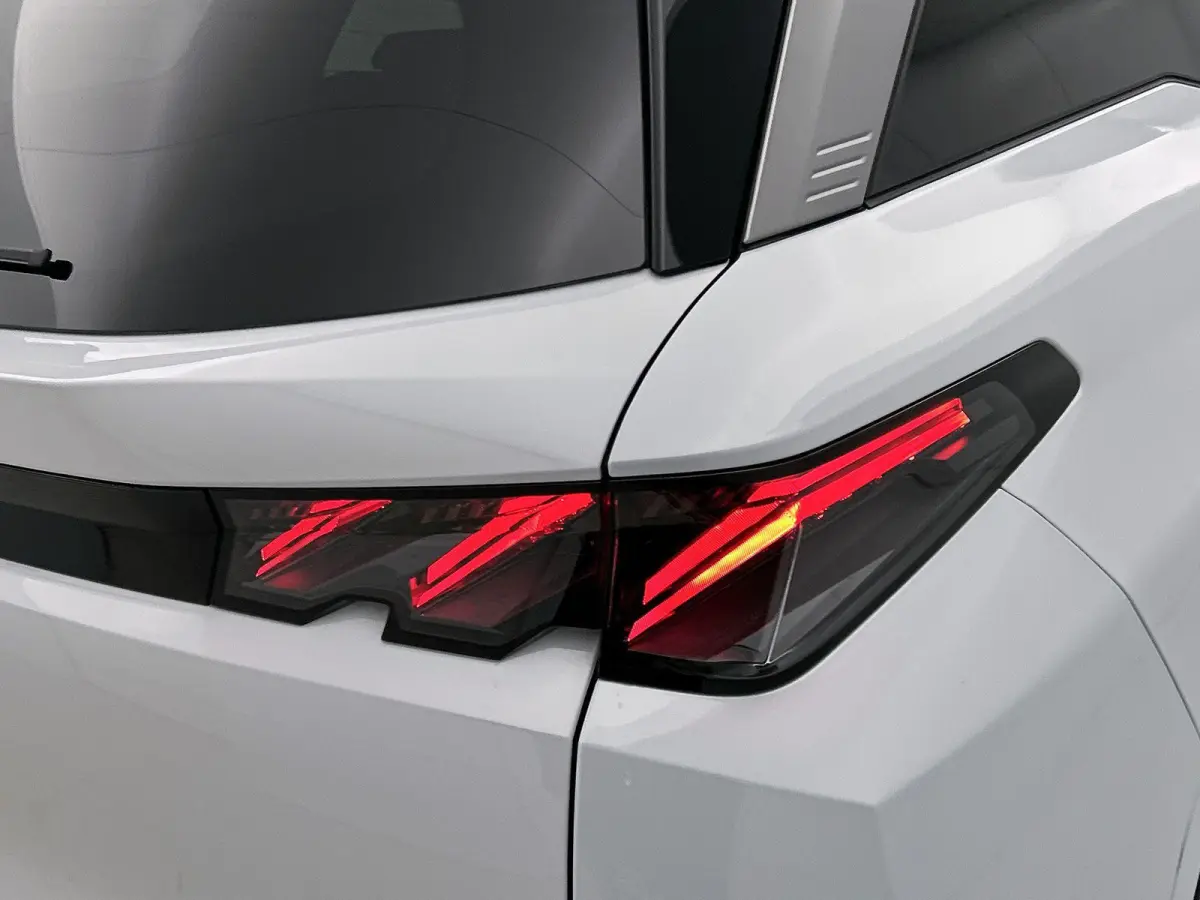 210pk GT Exclusive 73 kWh 7p Automaat | Tot 8 Jaar Garantie | Trekhaak | Schuif-/Kanteldak | Leder | 360 Camera | Elektrische Achterklep | Elektrische Bestuurdersstoel | Navigatie | Climate 