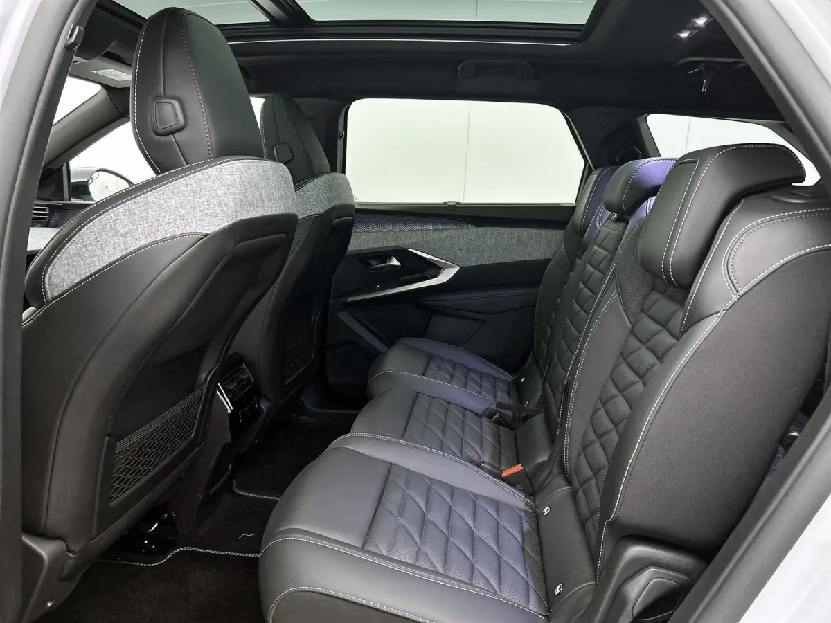 210pk GT Exclusive 73 kWh 7p Automaat | Tot 8 Jaar Garantie | Trekhaak | Schuif-/Kanteldak | Leder | 360 Camera | Elektrische Achterklep | Elektrische Bestuurdersstoel | Navigatie | Climate 