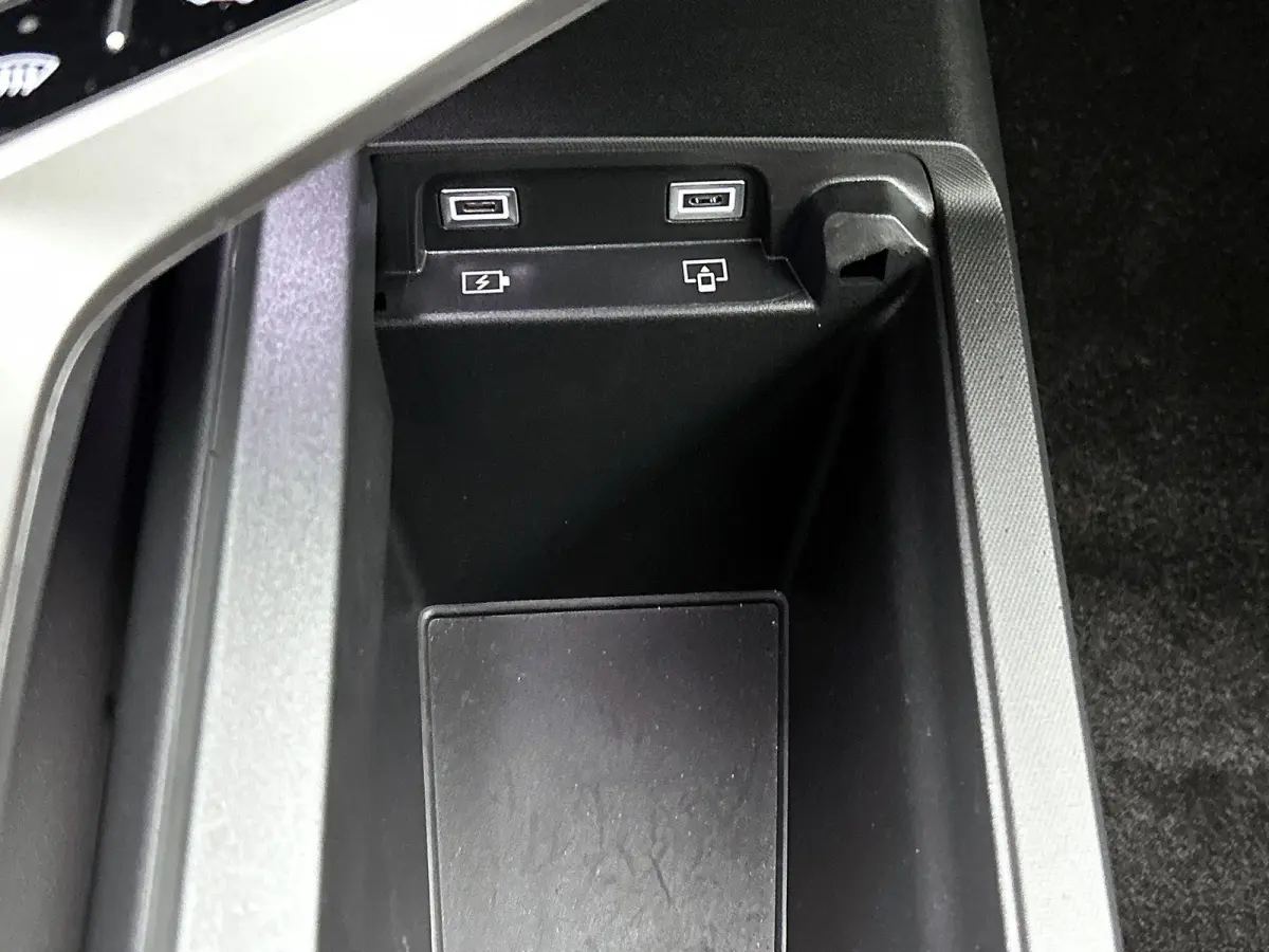 210pk GT Exclusive 73 kWh 7p Automaat | Tot 8 Jaar Garantie | Trekhaak | Schuif-/Kanteldak | Leder | 360 Camera | Elektrische Achterklep | Elektrische Bestuurdersstoel | Navigatie | Climate 