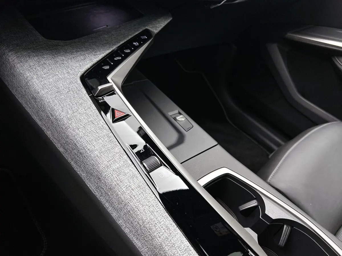 210pk GT Exclusive 73 kWh 7p Automaat | Tot 8 Jaar Garantie | Trekhaak | Schuif-/Kanteldak | Leder | 360 Camera | Elektrische Achterklep | Elektrische Bestuurdersstoel | Navigatie | Climate 
