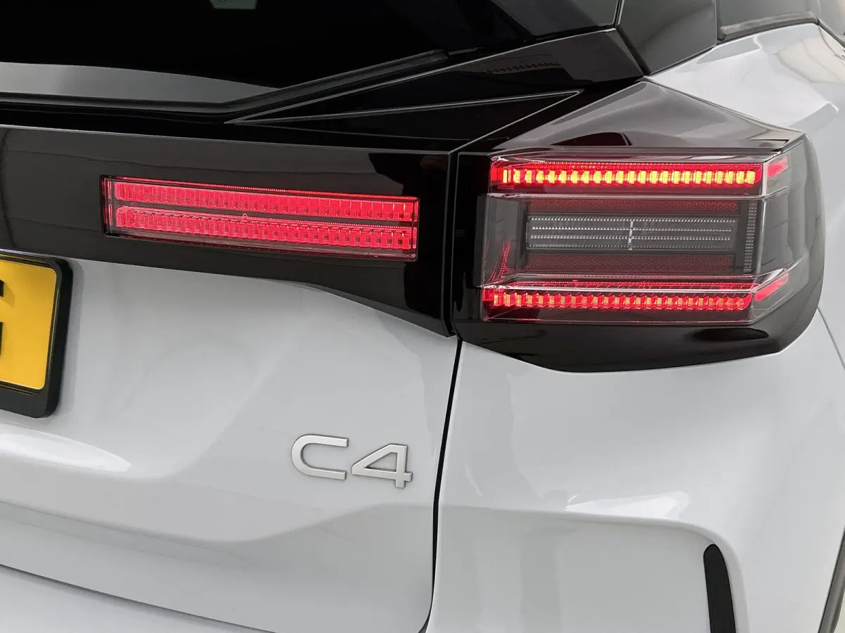 1.2 Hybrid 145pk Max Automaat | Tot 8 Jaar Garantie | Navigatie | Achteruitrijcamera | Adaptieve Cruise Control | Climate Control | Stoelverwarming | Apple Carplay/Android Auto |