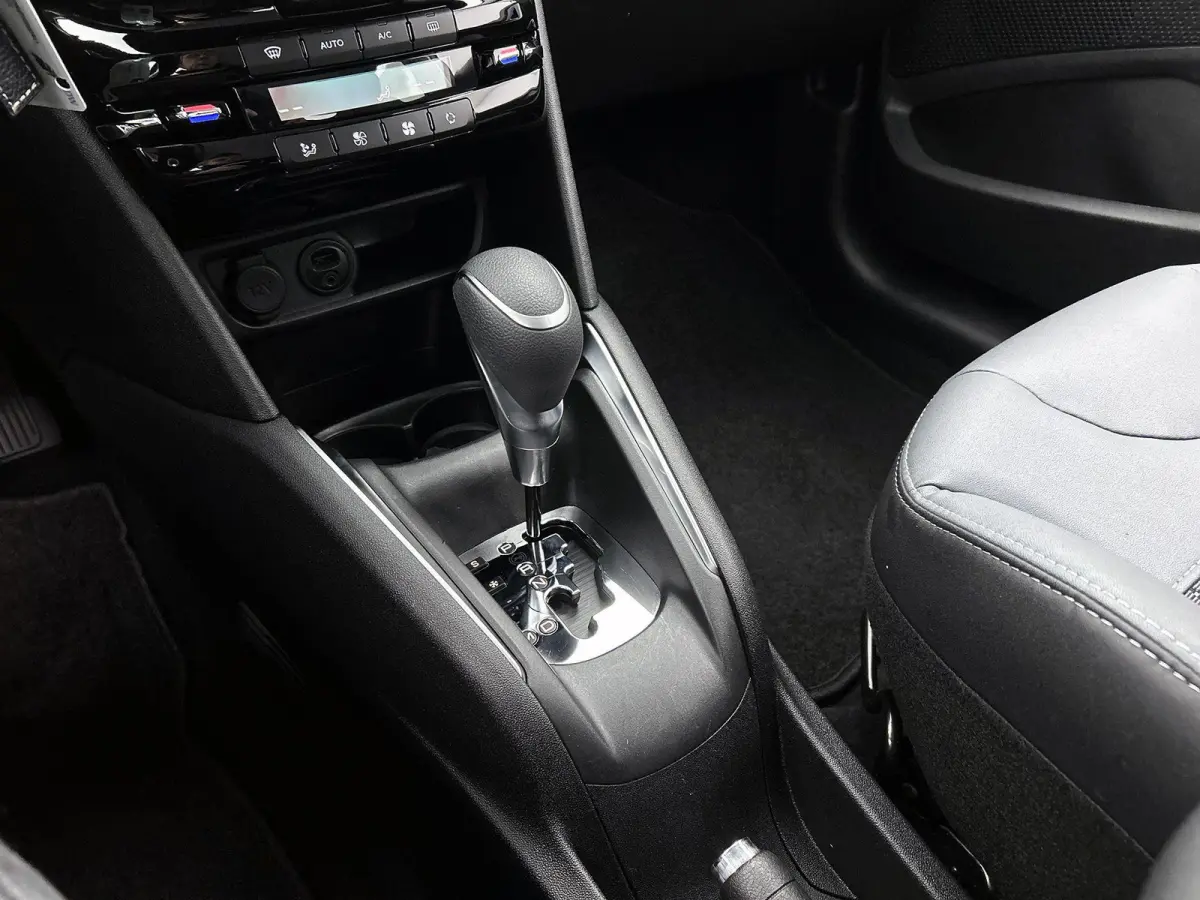 1.2 110pk Allure Automaat | 1ste Eigenaar | LAGE KM | Navigatie | Apple Carplay/Android Auto | Climate Control | Camera | Cruise Control | 16"LMV |