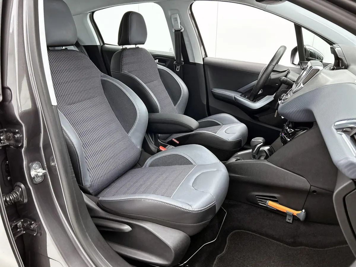 1.2 110pk Allure Automaat | 1ste Eigenaar | LAGE KM | Navigatie | Apple Carplay/Android Auto | Climate Control | Camera | Cruise Control | 16"LMV |