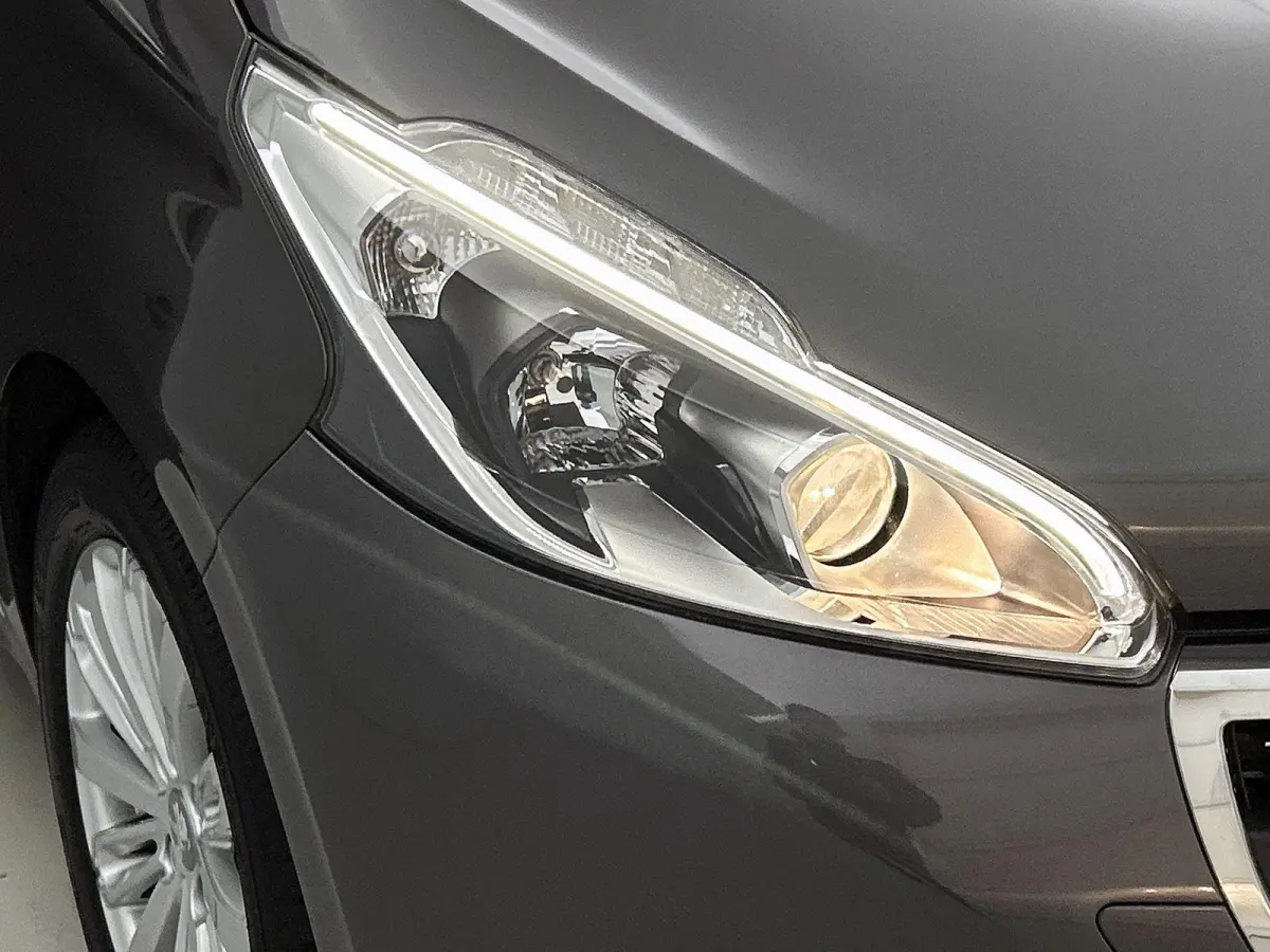 1.2 110pk Allure Automaat | 1ste Eigenaar | LAGE KM | Navigatie | Apple Carplay/Android Auto | Climate Control | Camera | Cruise Control | 16"LMV |
