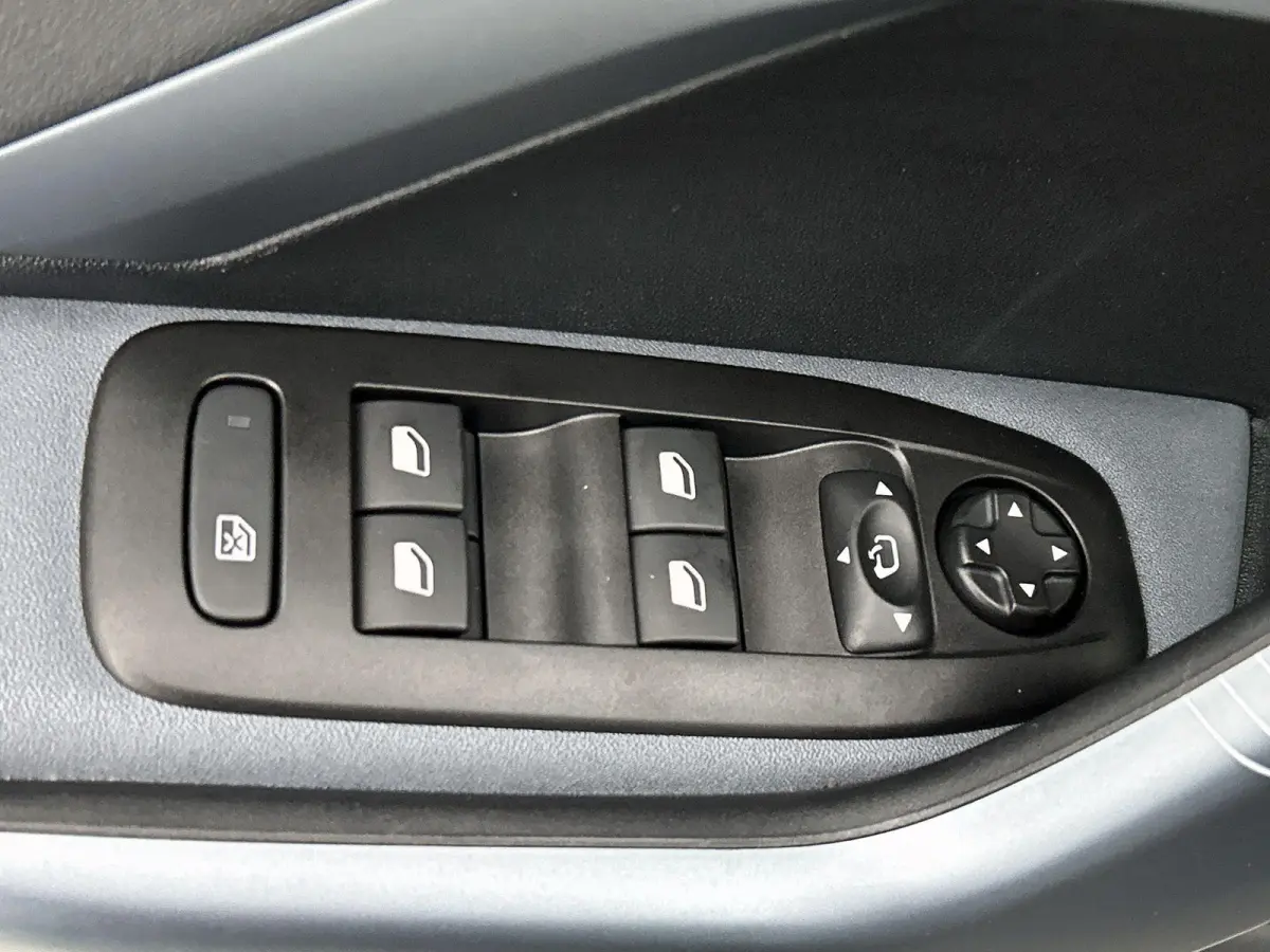 1.2 110pk Allure Automaat | 1ste Eigenaar | LAGE KM | Navigatie | Apple Carplay/Android Auto | Climate Control | Camera | Cruise Control | 16"LMV |