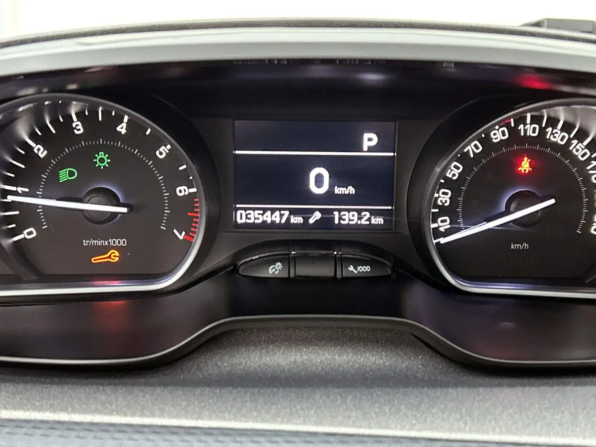 1.2 110pk Allure Automaat | 1ste Eigenaar | LAGE KM | Navigatie | Apple Carplay/Android Auto | Climate Control | Camera | Cruise Control | 16"LMV |