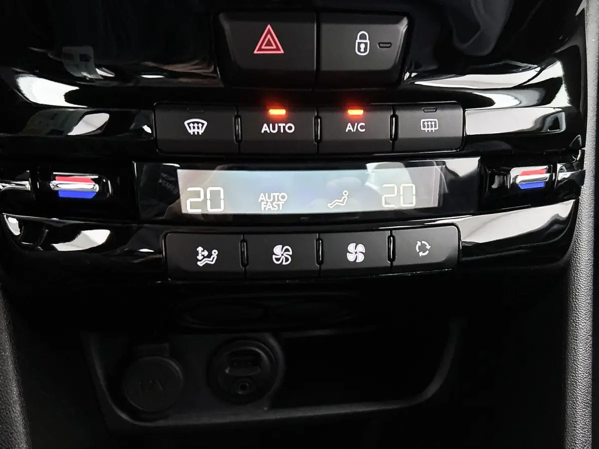 1.2 110pk Allure Automaat | 1ste Eigenaar | LAGE KM | Navigatie | Apple Carplay/Android Auto | Climate Control | Camera | Cruise Control | 16"LMV |