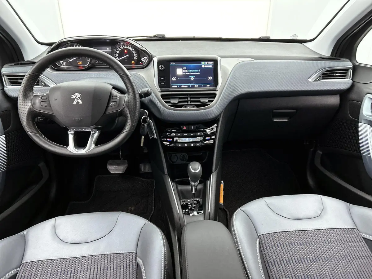 1.2 110pk Allure Automaat | 1ste Eigenaar | LAGE KM | Navigatie | Apple Carplay/Android Auto | Climate Control | Camera | Cruise Control | 16"LMV |