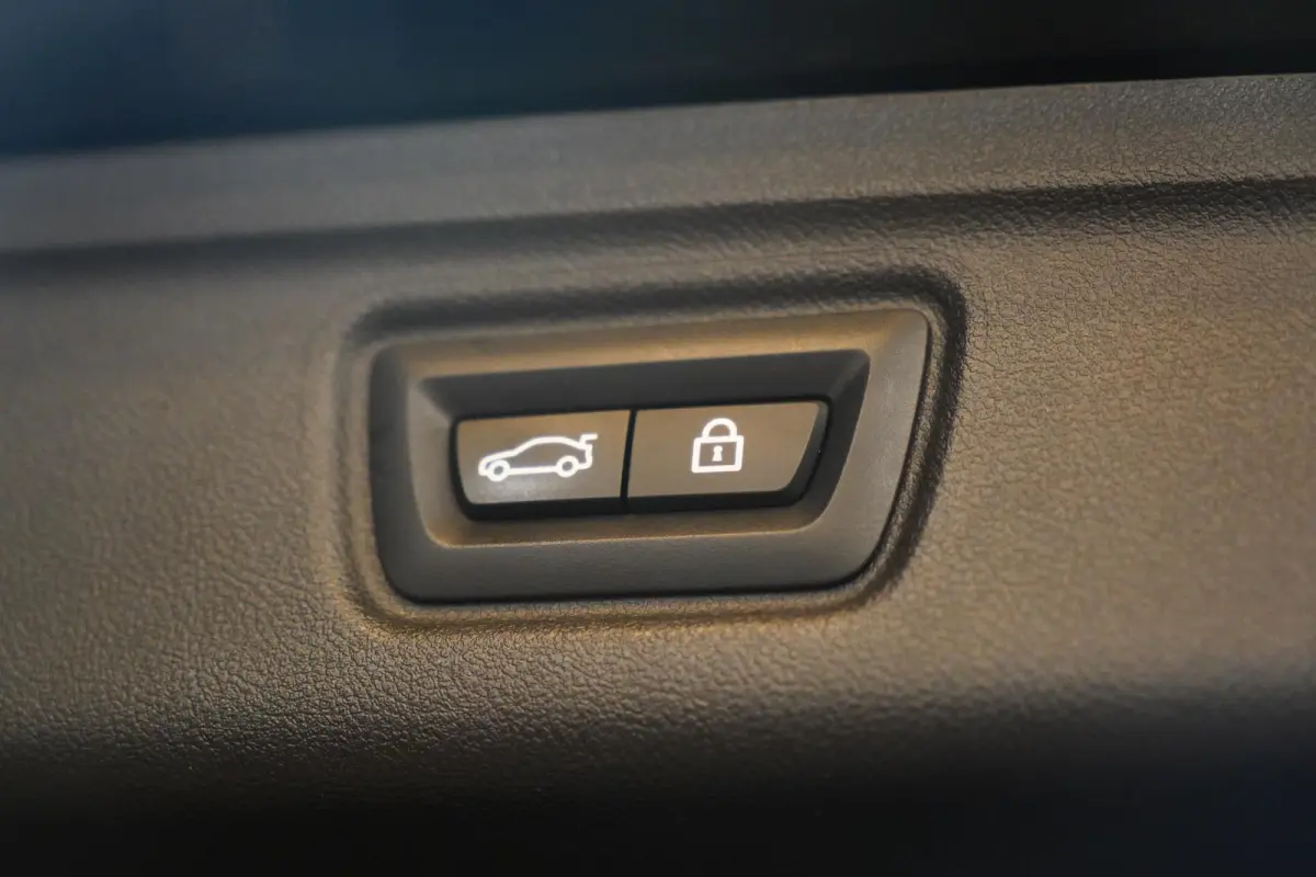 330e xDrive BTW|M Sport|PANO|Sportstoelen|HUD|ACC