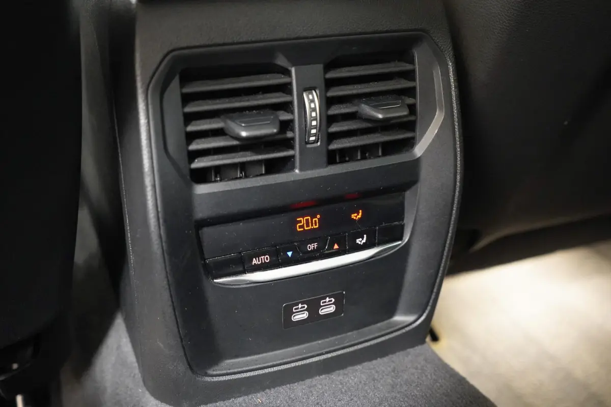 330e xDrive BTW|M Sport|PANO|Sportstoelen|HUD|ACC