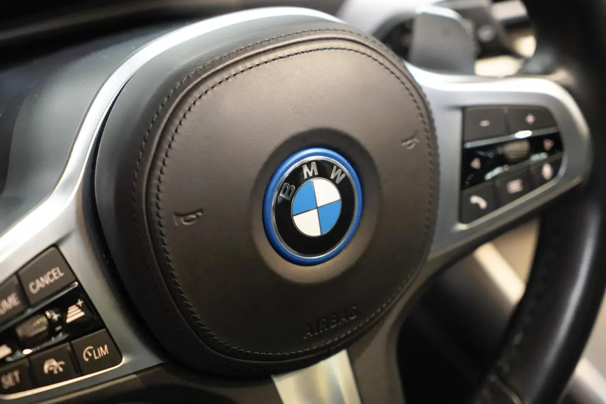 330e xDrive BTW|M Sport|PANO|Sportstoelen|HUD|ACC