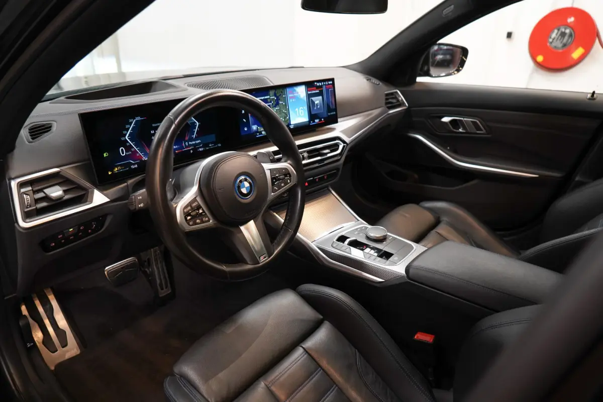 330e xDrive BTW|M Sport|PANO|Sportstoelen|HUD|ACC