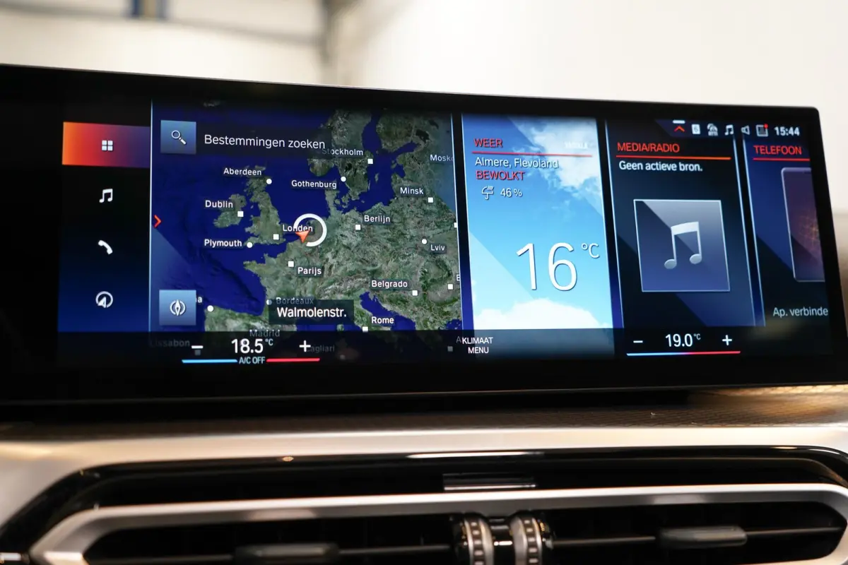 330e xDrive BTW|M Sport|PANO|Sportstoelen|HUD|ACC