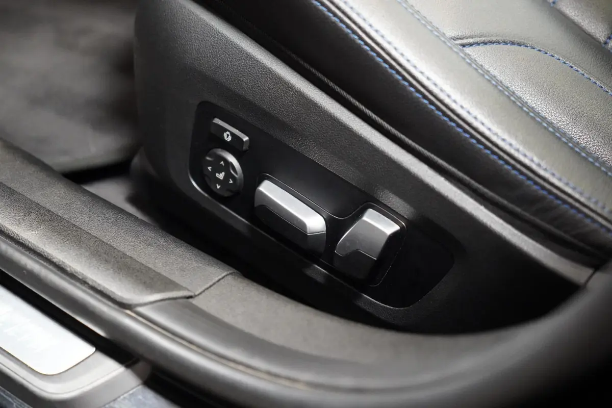 330e xDrive BTW|M Sport|PANO|Sportstoelen|HUD|ACC
