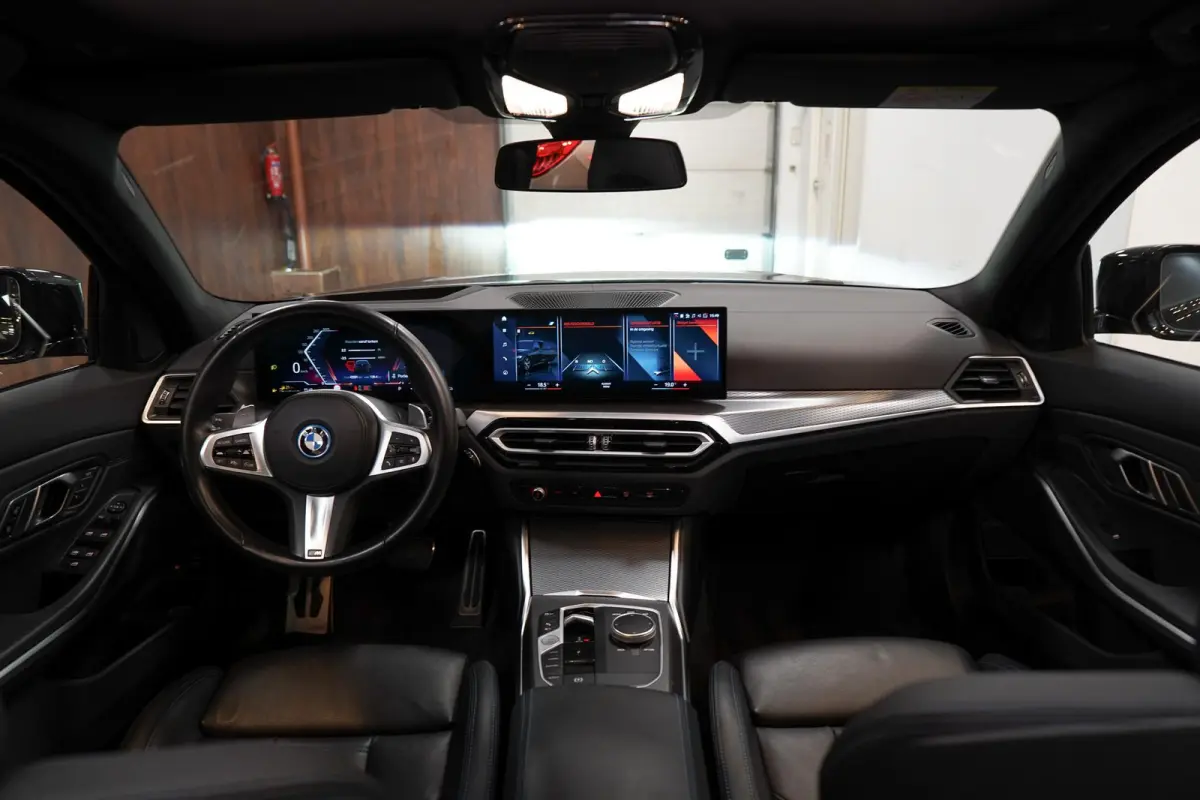330e xDrive BTW|M Sport|PANO|Sportstoelen|HUD|ACC
