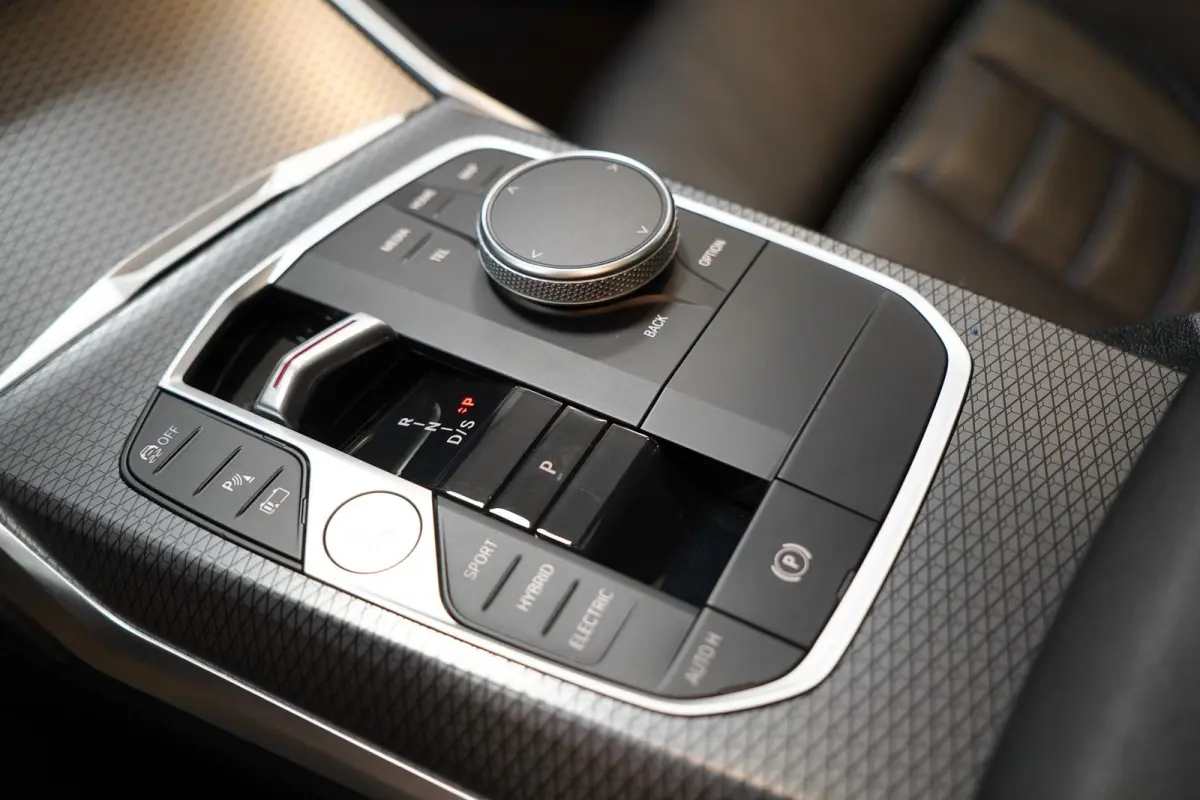 330e xDrive BTW|M Sport|PANO|Sportstoelen|HUD|ACC